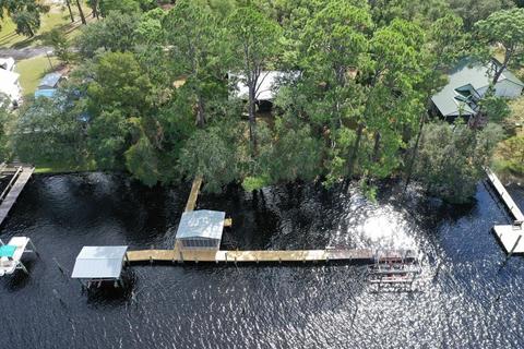 703 Riverview Dr, Carrabelle, FL 32322 photo 1