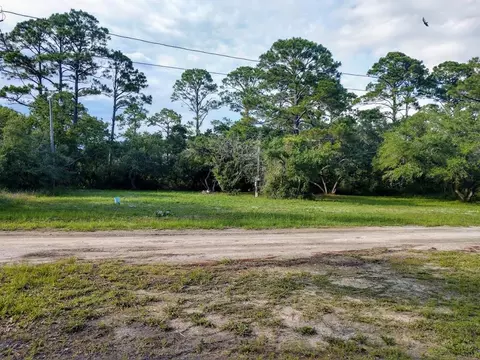 1723 Spacey Dr, Carrabelle, FL 32322 photo 1