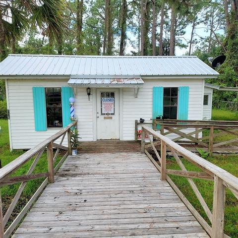 305 Ave B, Carrabelle, FL 32322 photo 2
