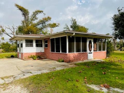 445 Floating Bridge Rd, Overstreet, FL 32456