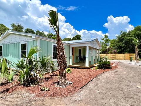 705 SE 7th St, Carrabelle, FL 32322 photo 2