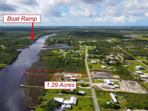 574 N Canal Dr, Overstreet, FL 32456