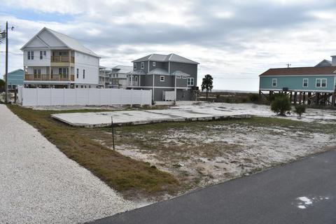 115 40th St, Mexico Beach, FL 32456