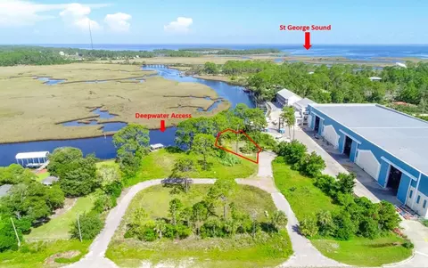 156567 Carraway Cir, Carrabelle, FL 32322