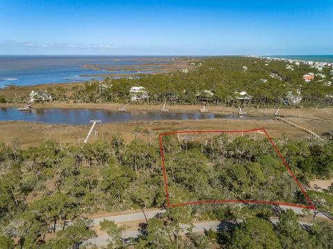 1915 Indian Harbor Rd, Saint George Island, FL 32328