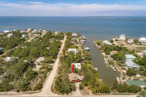 541 W Bay Shore Dr, Saint George Island, FL 32328