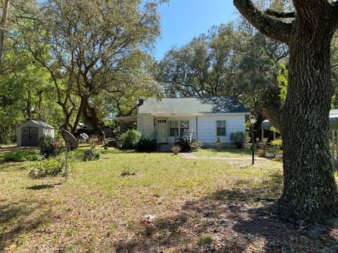 578 Brownsville Rd, Apalachicola, FL 32320