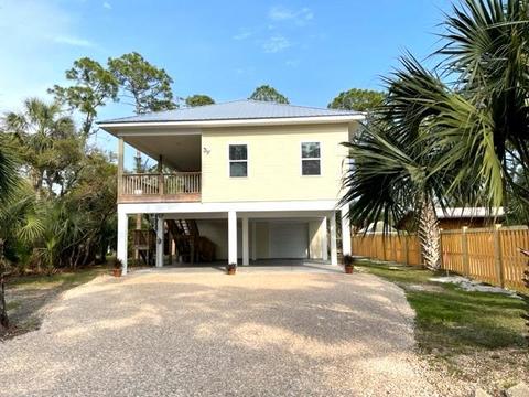 122 S Oak St, Port St. Joe, FL 32456