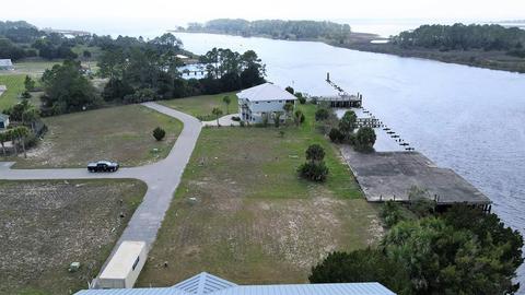 833 Mariners Ct, Carrabelle, FL 32322 photo 1