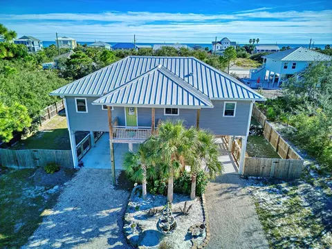 940 W Pine Ave, Saint George Island, FL 32328