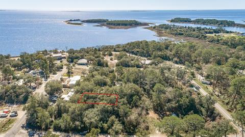 606 SE 6th St, Carrabelle, FL 32322 photo 2