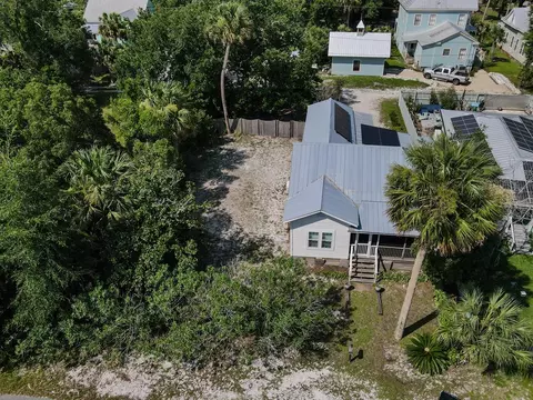 111 5th St, Apalachicola, FL 32320