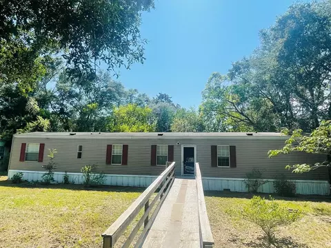 809 W 1st St, Carrabelle, FL 32322 photo 2