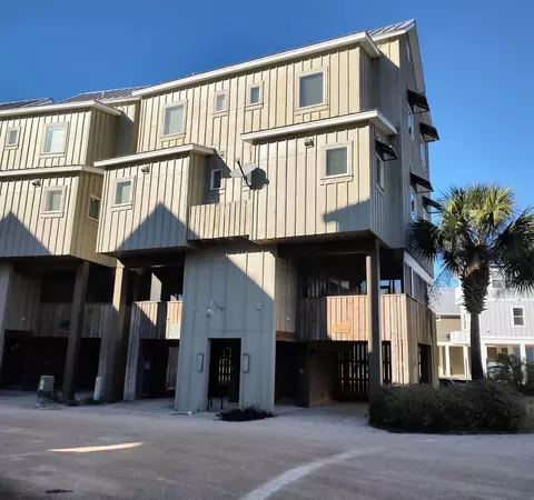 398 Pirates Landing Dr, Carrabelle, FL 32322