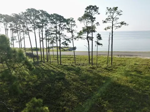 117 Woodill Rd, Carrabelle, FL 32322