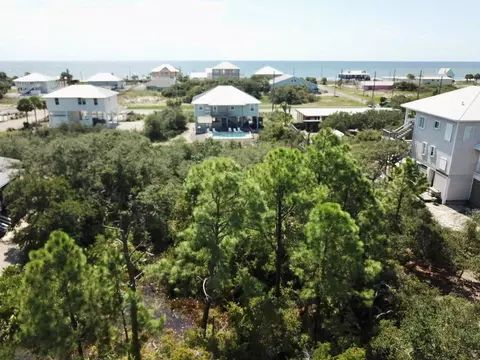 572 W Pine Ave, Saint George Island, FL 32328