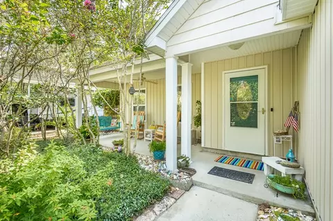 914 NE 6th St, Carrabelle, FL 32322