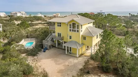 1627 Wayfarers Ct, Saint George Island, FL 32328