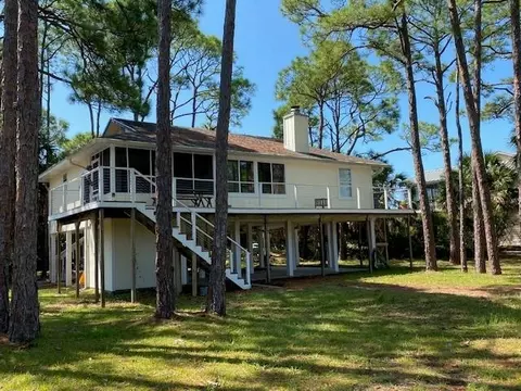916 E Pine Ave, Saint George Island, FL 32328