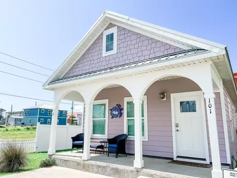101 Ocean View Dr, Mexico Beach, FL 32456