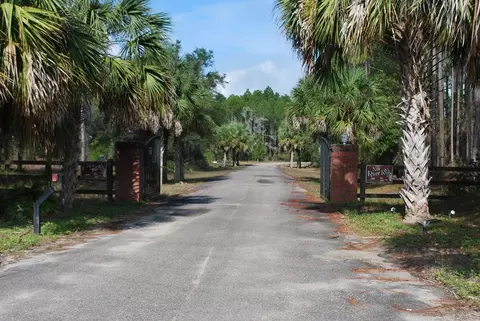 143 Kal Ln, Carrabelle, FL 32322