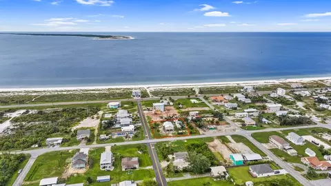 135 Pine St, Port St. Joe, FL 32456