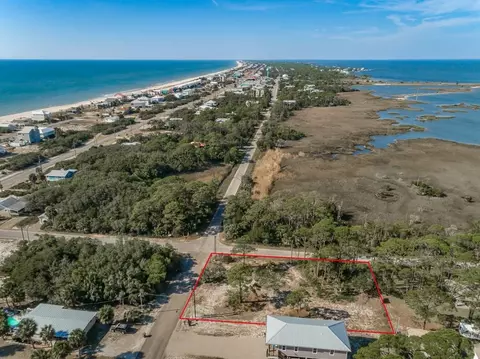 501 E Pine Ave, Saint George Island, FL 32328