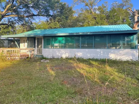 222 N Squirrel Ave, Wewahitchka, FL 32465