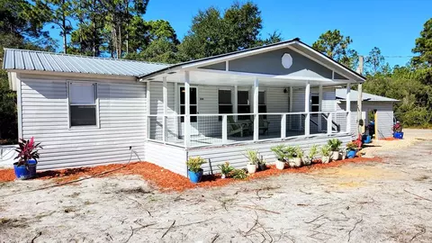 309 N 12th St, Carrabelle, FL 32322