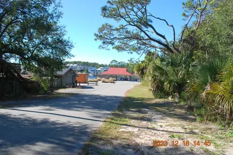 202 SE Ave E, Carrabelle, FL 32322 photo 3