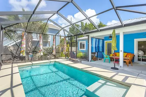98 10th St, Apalachicola, FL 32320