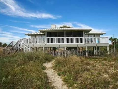 964 W Gorrie Dr, Saint George Island, FL 32328