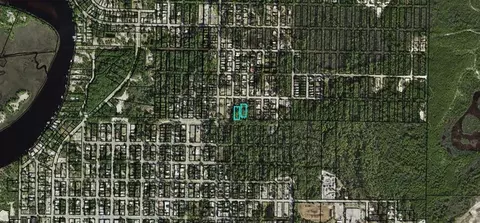 904 Ave H, Carrabelle, FL 32322 photo 2