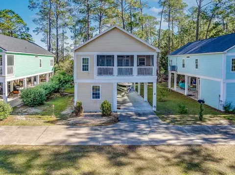 7 Quiet Cove Trl, Panacea, FL 32346
