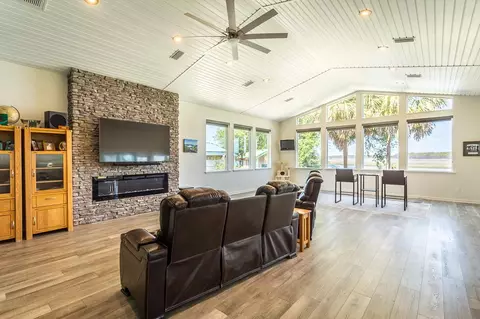 Living - 556 River Rd, Carrabelle, FL 32322 photo 1 of 2