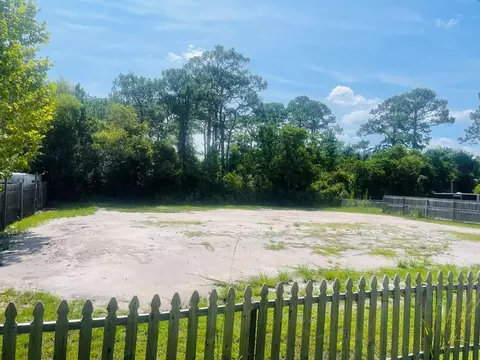 807 NE 3rd St, Carrabelle, FL 32322