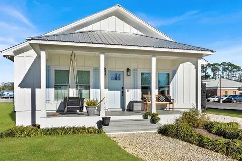 523 6th St, Port St. Joe, FL 32456
