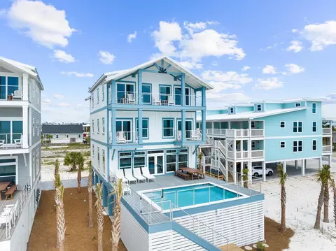 115 33rd St, Mexico Beach, FL 32456