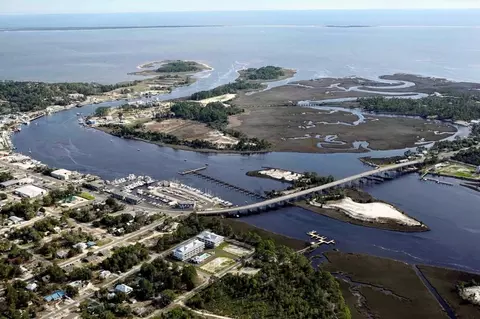 838 Mariners Ct, Carrabelle, FL 32322 photo 4