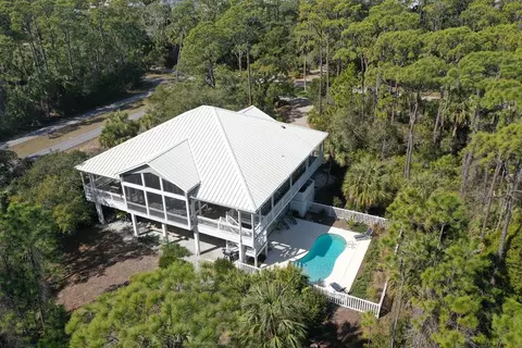2201 Coquina Dr, Saint George Island, FL 32328