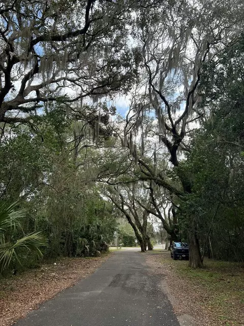 258 7th St, Apalachicola, FL 32320