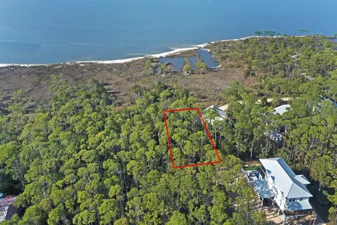 578 E Bay Shore Dr, Saint George Island, FL 32328