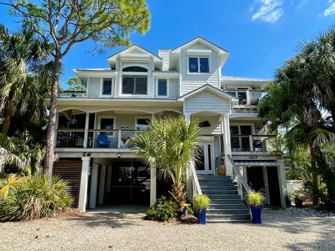 1905 Smugglers Cove Rd, Saint George Island, FL 32328