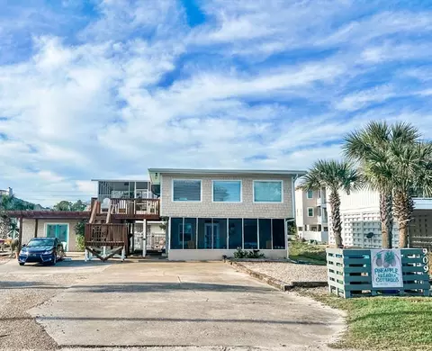 909 E Gorrie Dr, Saint George Island, FL 32328