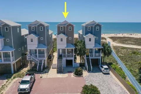 36 E Gorrie Dr, Saint George Island, FL 32328