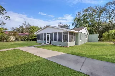 506 W 1st St, Carrabelle, FL 32322