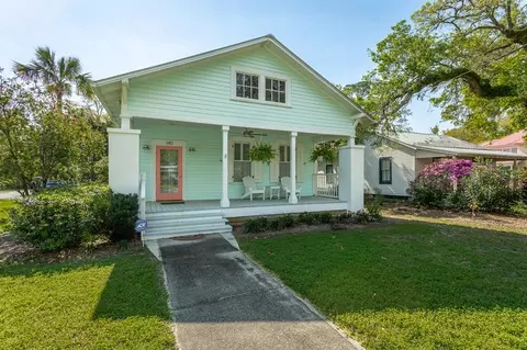 140 Ave C, Apalachicola, FL 32320