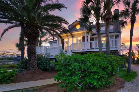 1839 Harbor Light Ln, Saint George Island, FL 32328