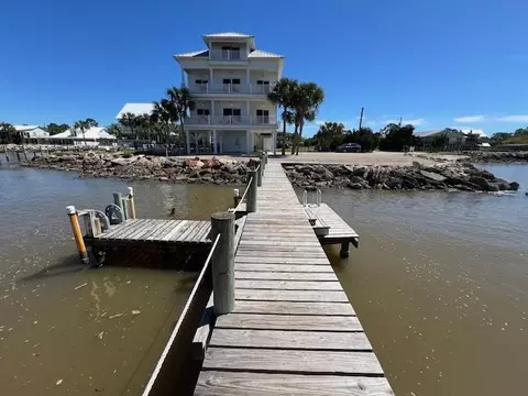 331 Wing St, Saint George Island, FL 32328