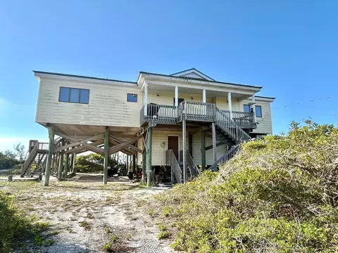 512 Gulf Shore Dr #1, Carrabelle, FL 32322